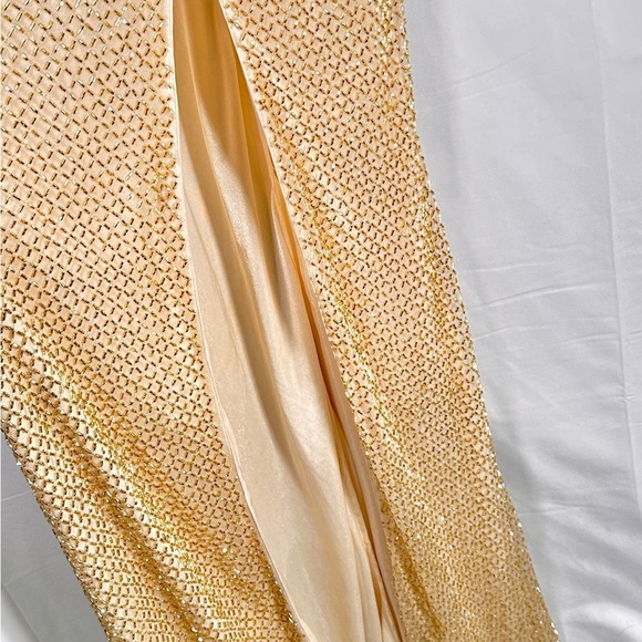 Mac Duggal Beaded V-Neck Evening Gown Gold Size 10 - Picture 8 of 16